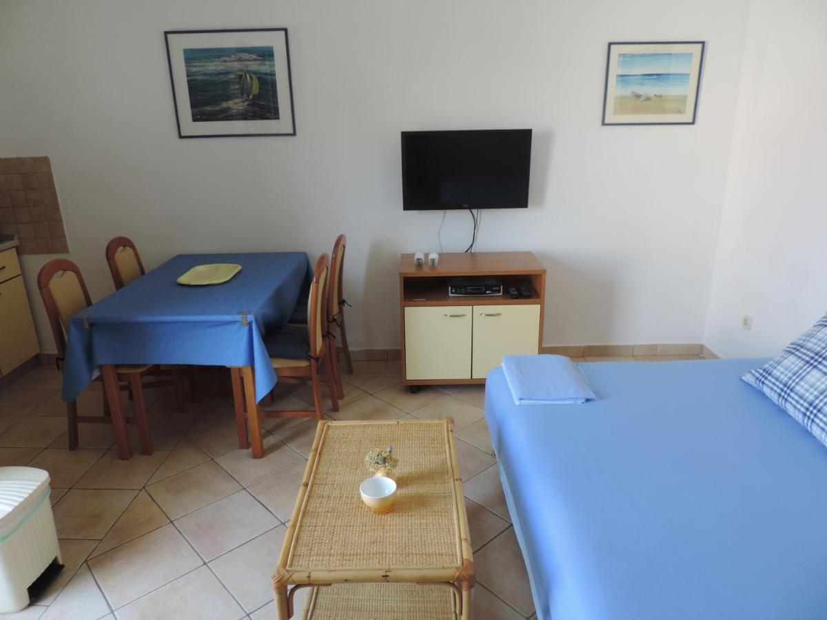 Apartmani Lavanda Pag Town Oda fotoğraf